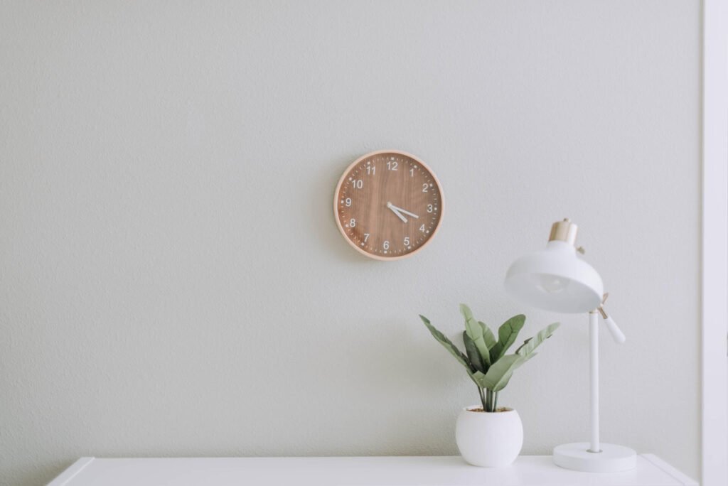 minimalist lifestyle tips desk with white desk and flower pot