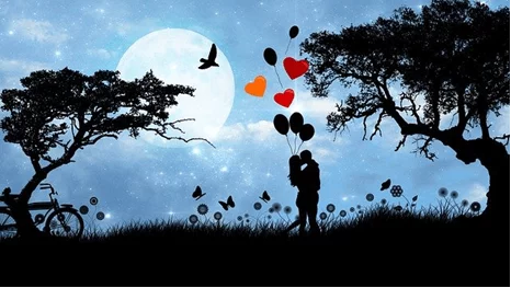 Couple holding balloons and kissing under the moonlight